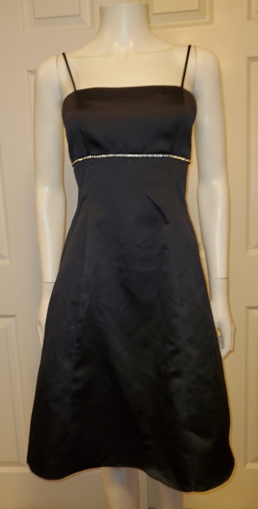 1 black dress